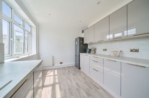Kitchen Diner angle 3- click for photo gallery